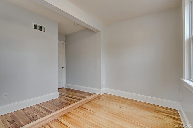 Building Photo - 22 1st St