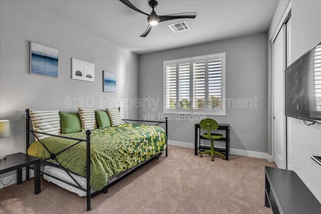 Building Photo - 1111 E Missouri Ave