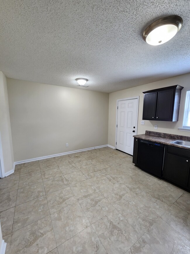 Building Photo - 1239 Askew Dr