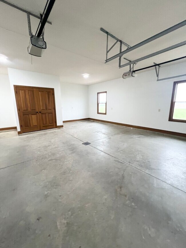 Building Photo - 13711 Hoagland Rd