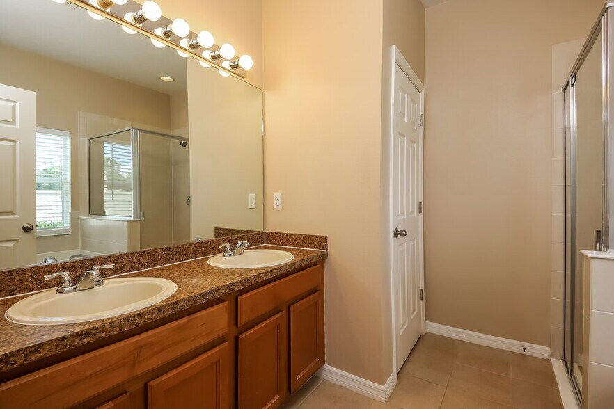 Building Photo - 10337 Celtic Ash Dr