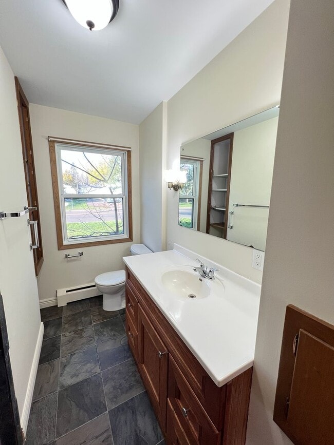 Building Photo - AVAILABLE JUNE 2025! HUGE 5 Bedroom, 2 Bath Home by UMD!