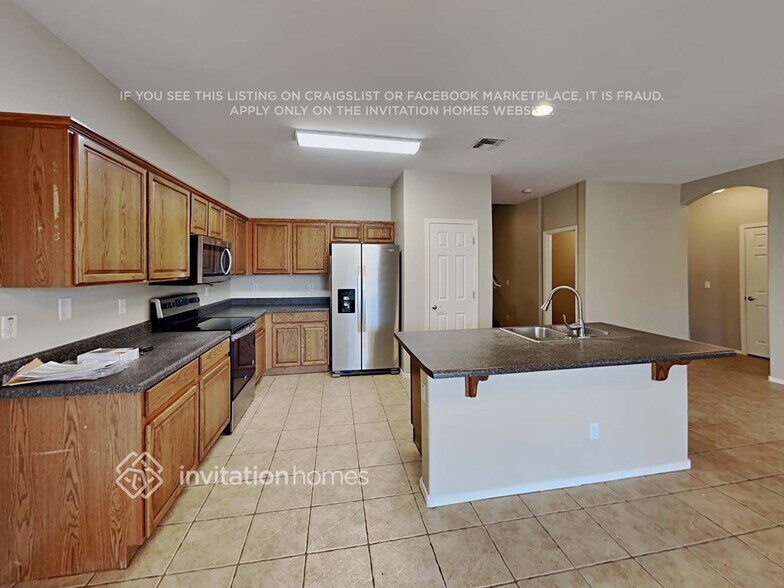 Building Photo - 4234 E Westchester Dr