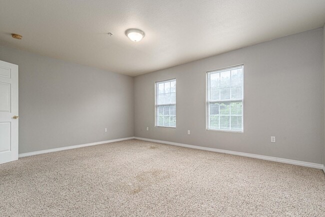 Building Photo - 100 Corwin Dr