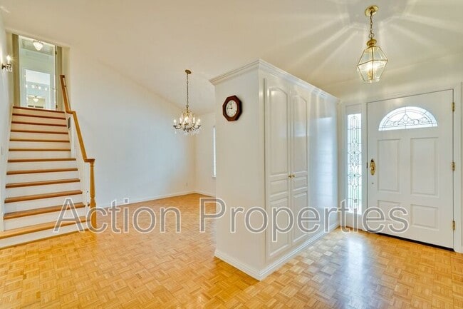 Building Photo - 2685 Yorkton Dr