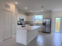 Building Photo - 1182 W Palm Ter