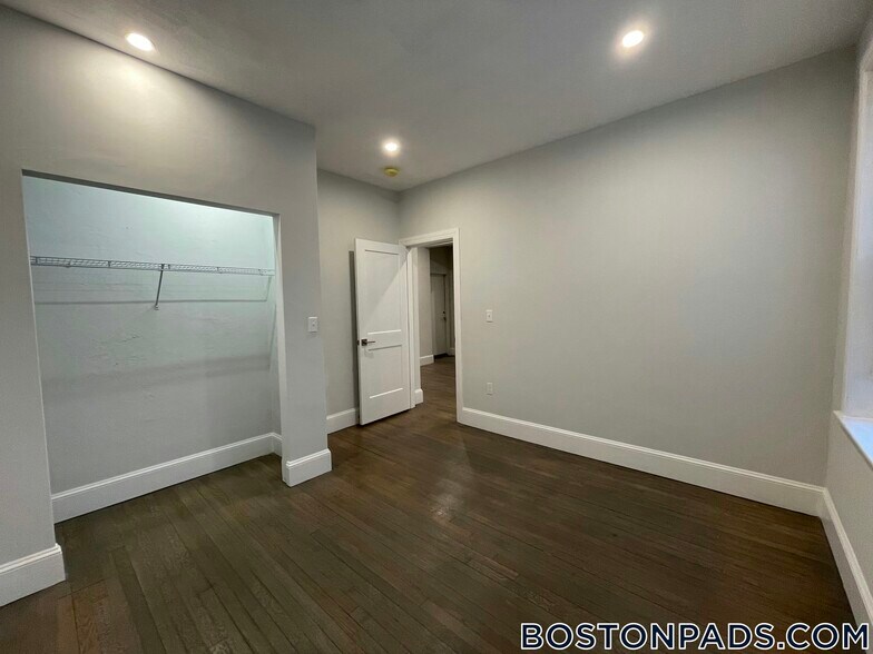 Building Photo - 108 Jersey St