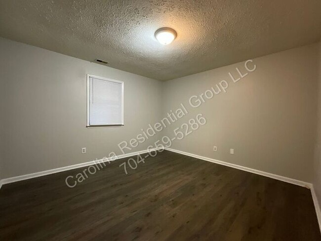 Building Photo - 304 Palm St