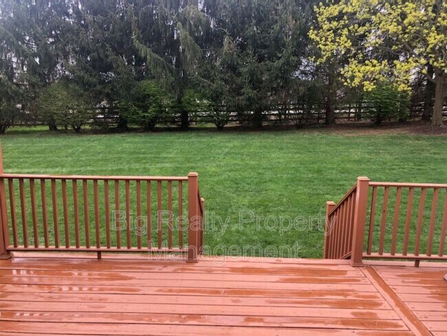 Building Photo - 141 Meadow View Ln