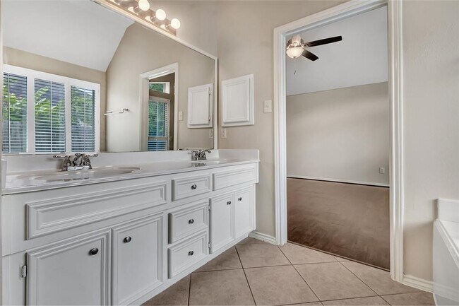 Building Photo - 15814 Finwood Ln