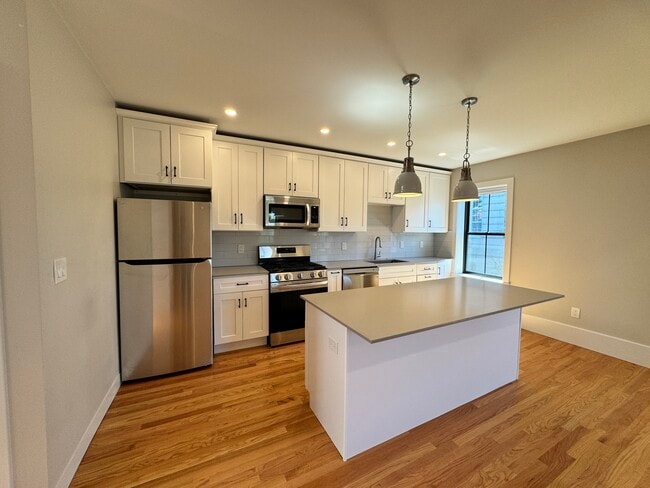 Building Photo - 3 Bartlett-Rent Specials!!
