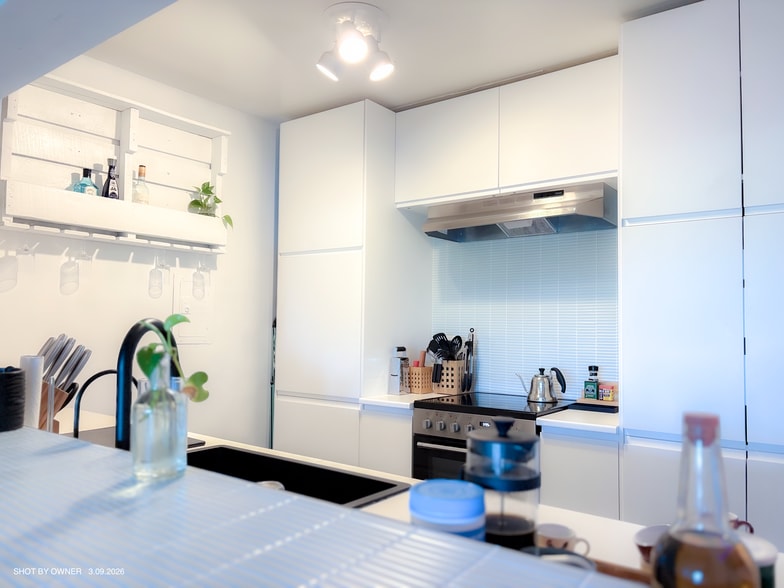 Building Photo - 5460 White Oak Ave