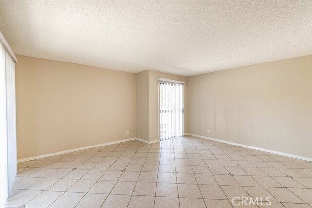 Building Photo - 569 Palm Dr