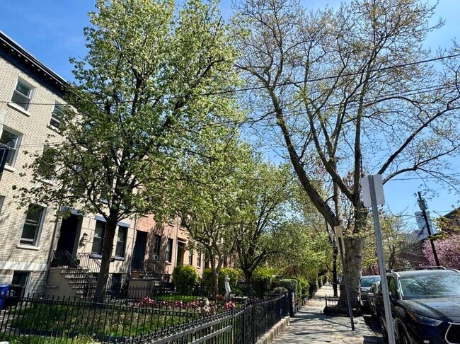 Building Photo - 298 4th St