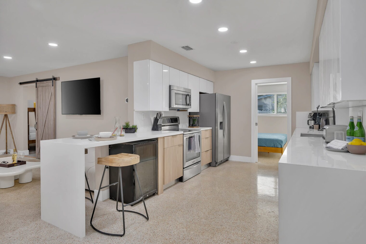 Building Photo - 85 NE 164th St