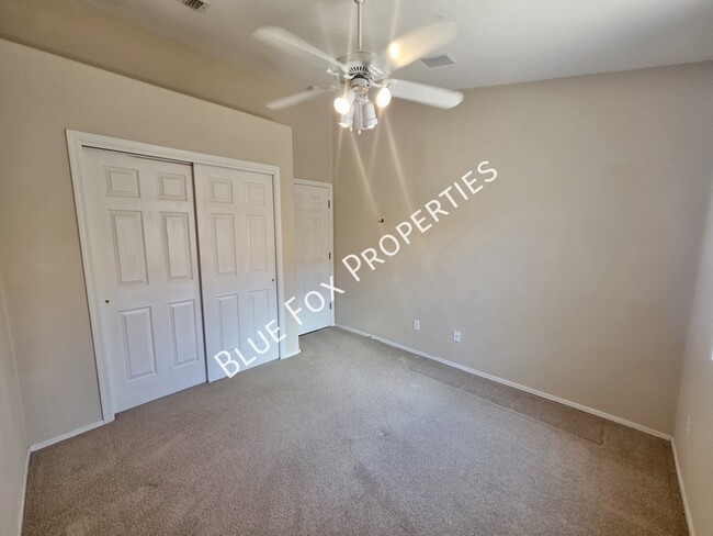 Building Photo - 6078 N Panorama Park Dr