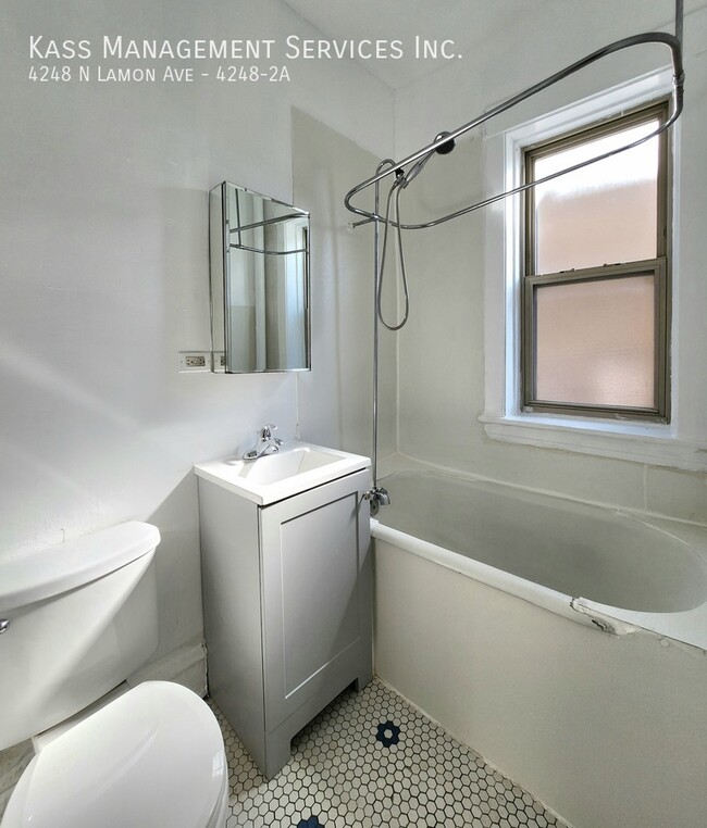 Building Photo - Perfect Portage Park Rehabbed 2 bed with H...