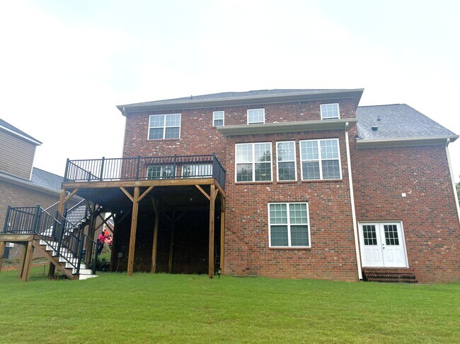 Building Photo - 1673 Jamestown Ave