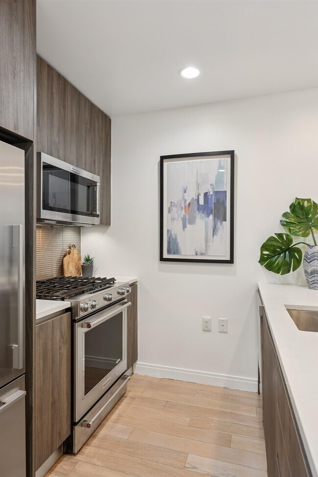 Building Photo - 160 1st St