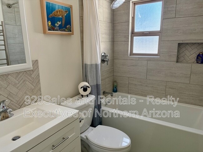 Building Photo - 1928 N Lynn Dr