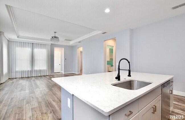 Building Photo - Gorgeous 3/2 Spacious Home with a Fenced Backyard and a Detached 2 Car Garage in the Desirable La...