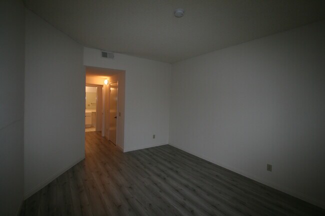 Building Photo - 3637 Clarington Ave