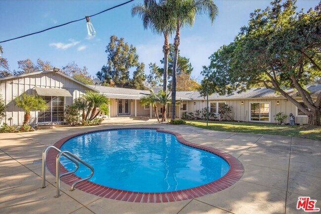 Building Photo - 914 El Paseo Rd