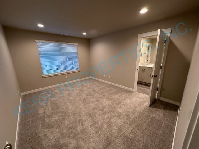 Building Photo - Spacious 3-Bed Townhouse with 2.5 Baths in Charming Happy Valley!