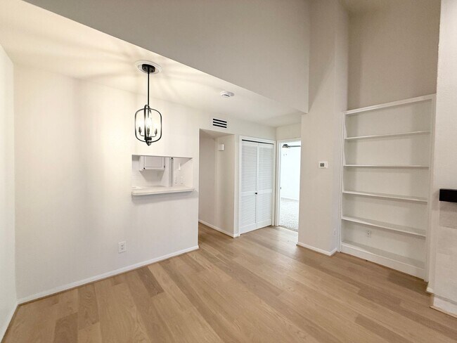 Building Photo - WHI60