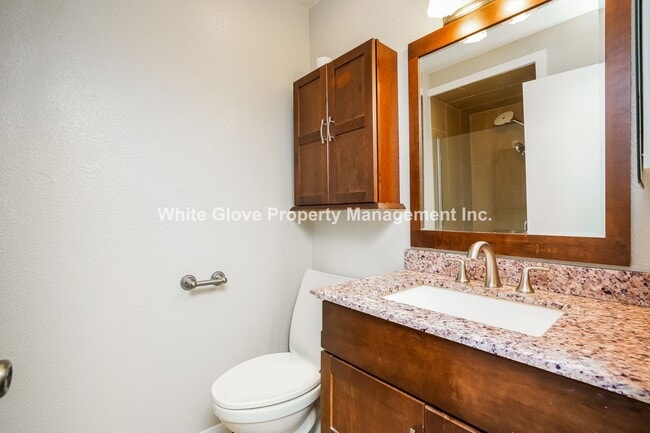 Building Photo - Lovely Updated 2 Bedroom Gated Townhome in Cypress