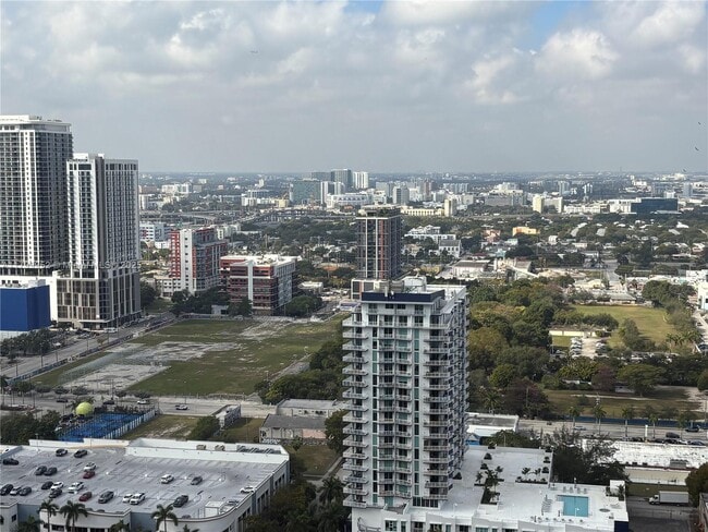 Building Photo - 1800 N Bayshore Dr