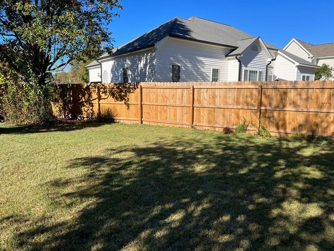 Building Photo - 3706 Martha Ln N