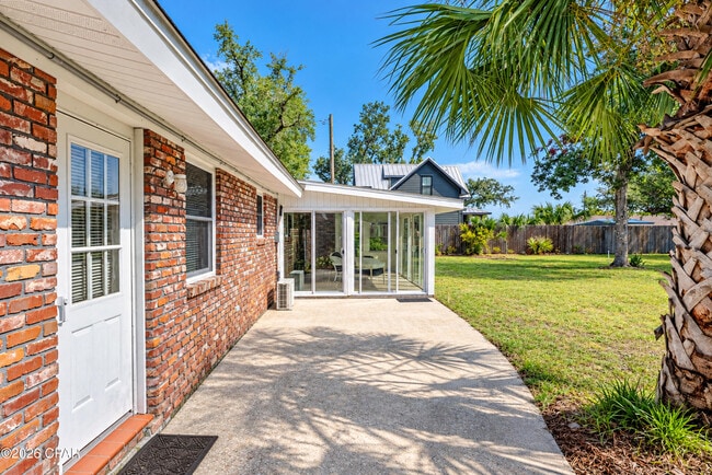 Building Photo - 4608 Sunset Dr