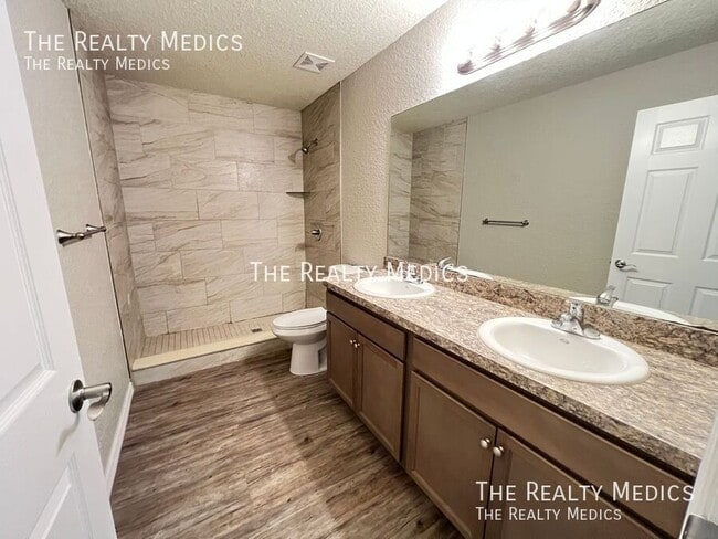 Building Photo - 5312 NW 6th Pl