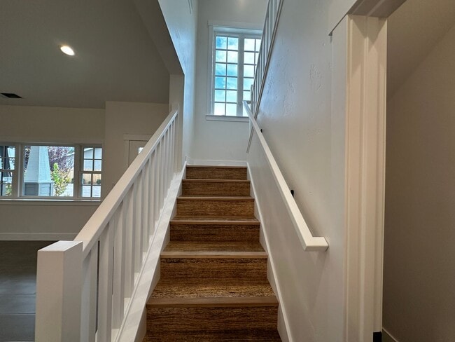 Building Photo - New Construction in Down Town Bishop West side!