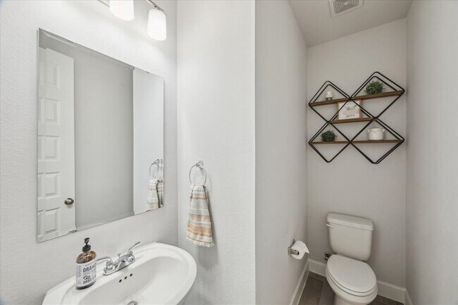 Building Photo - 9823 Magnolia Ests Ln