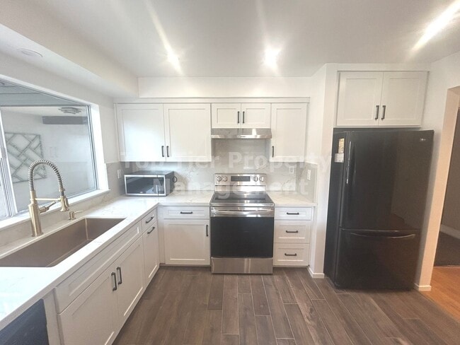 Building Photo - ***NEWLY RENOVATED 2 bed, 2 bath Townhouse in Carlsbad / La Costa - Available 06/01***