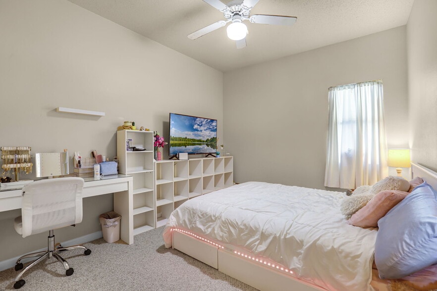 Building Photo - 753 Forest Green Dr