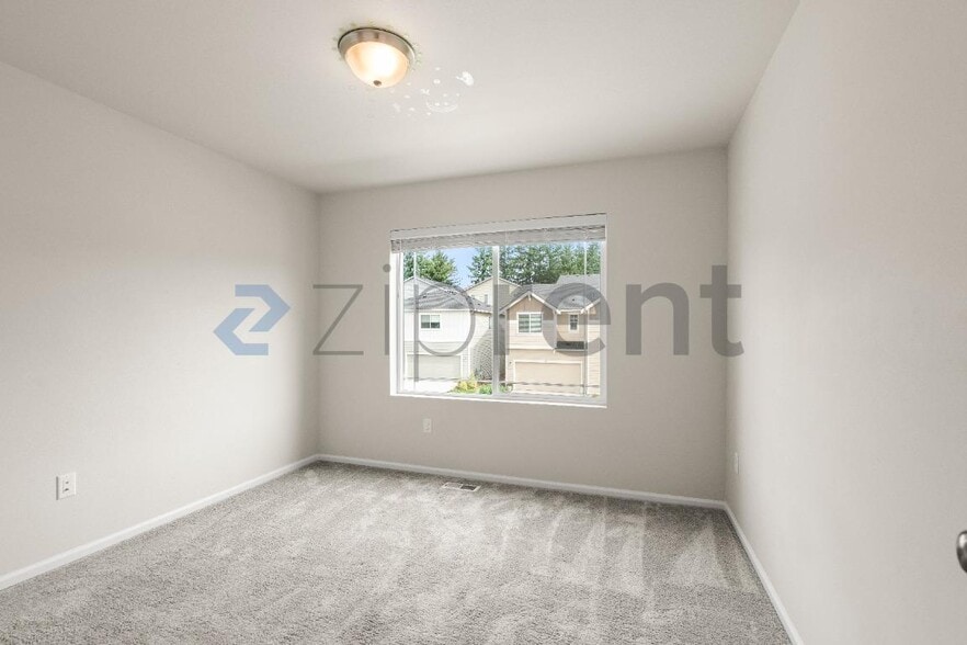 Building Photo - Unit