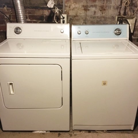 Building Photo - 404 S Busey Ave