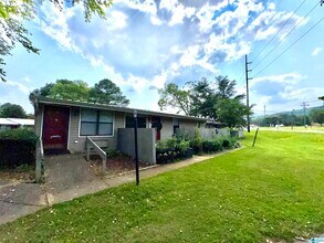 Building Photo - 1700 Greenbrier Dear Rd