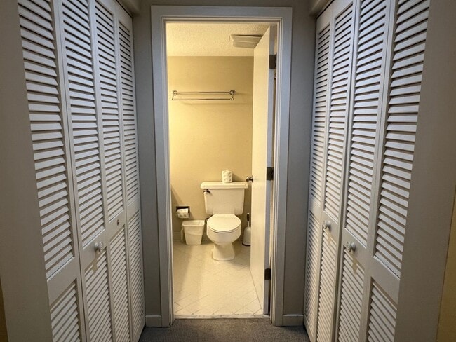 Building Photo - Unfurnished First Floor 3BR Condo in Sea P...
