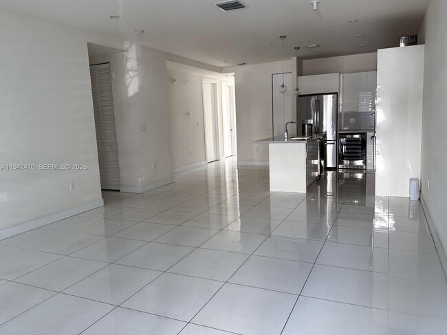 Building Photo - 10220 NW 63rd Terrace