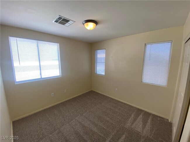 Building Photo - 3945 Bayamon St