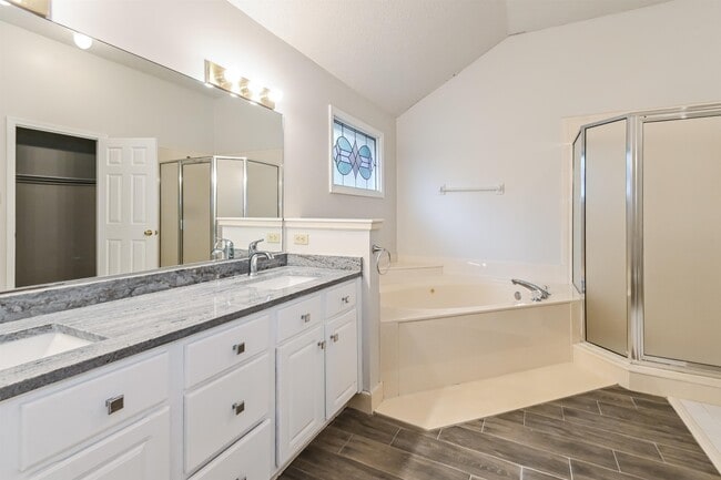 Building Photo - 7073 Gleneagles Dr