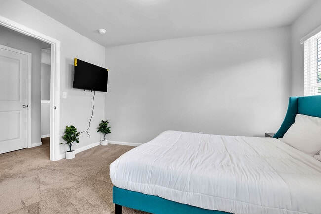 Building Photo - 3361 The Way Pl