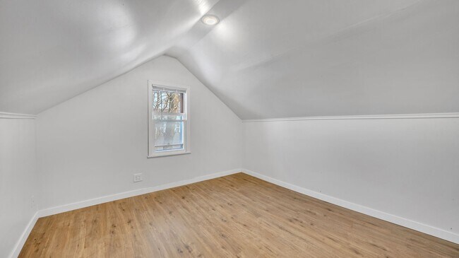 Building Photo - 1118 S 13th St