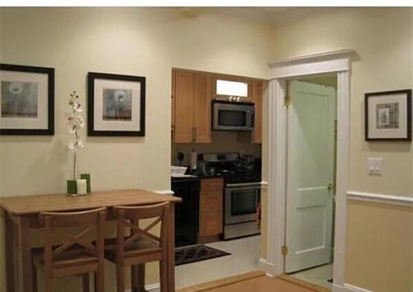 Building Photo - 46 Park Vale Ave