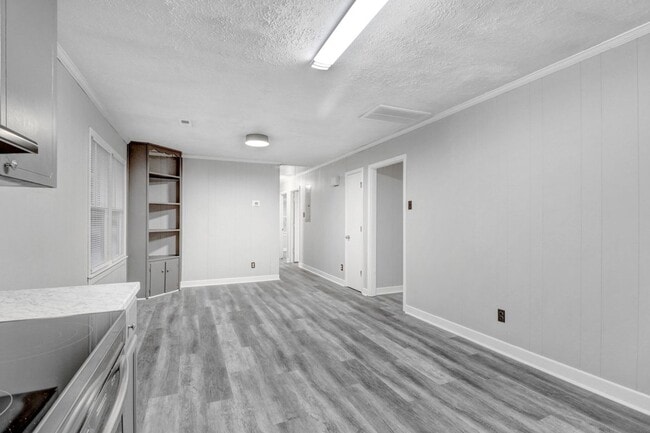 Building Photo - MOVE-IN READY! 3 BR, 1 BA Brick Ranch *EXCELLENT Wayne Mem. Drive Location!*