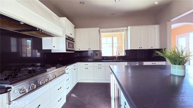 Building Photo - 8658 Edelweiss Dr